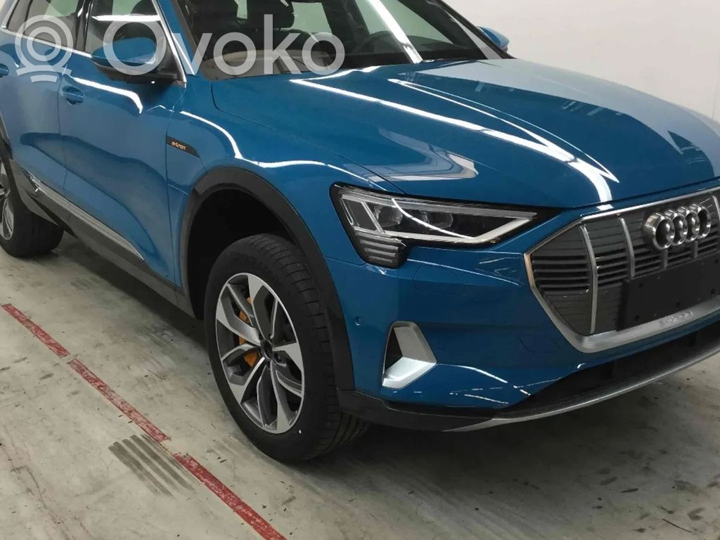 e-tron e-tron  4KE501204C