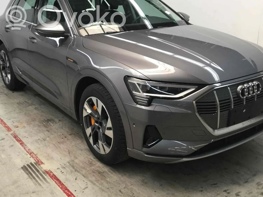e-tron e-tron  4KL399345B