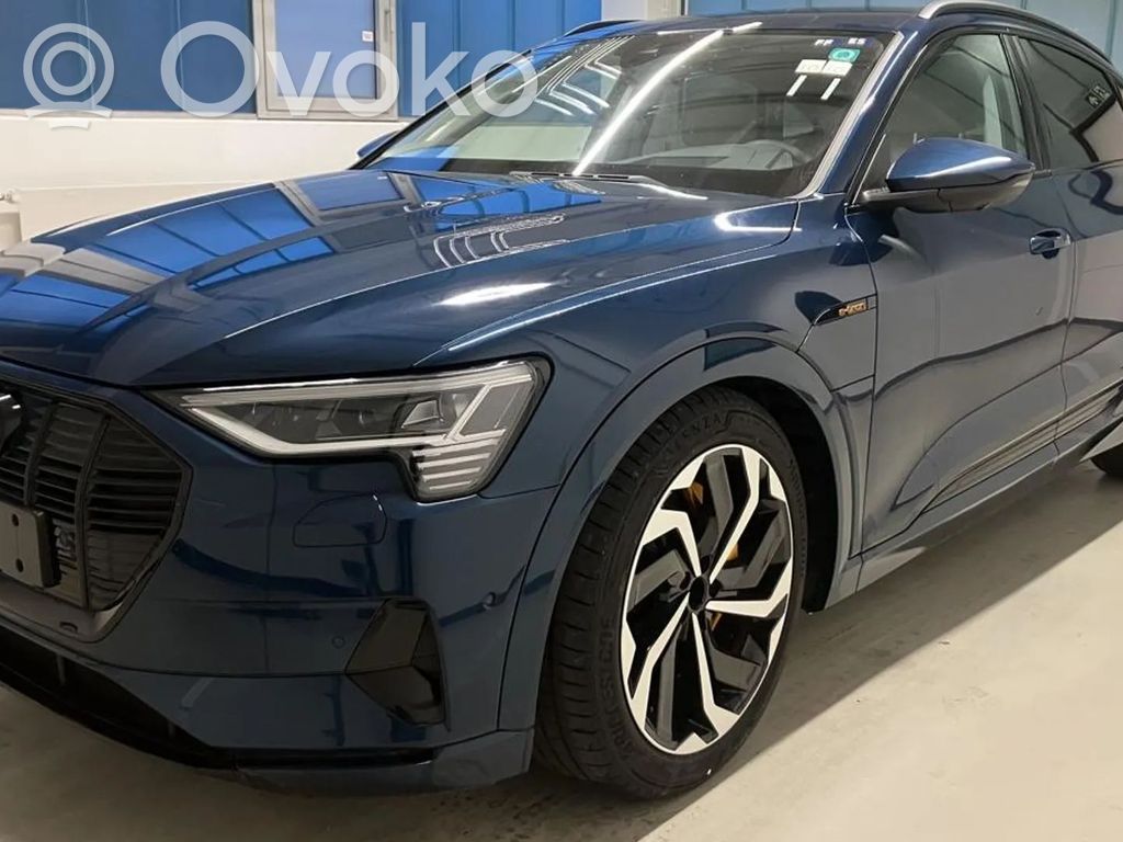 e-tron e-tron  4M0941286D
