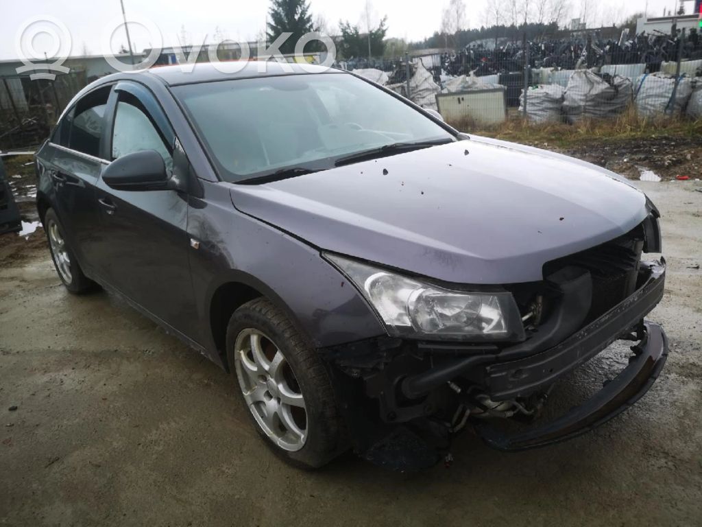 Cruze Cruze  E9006032