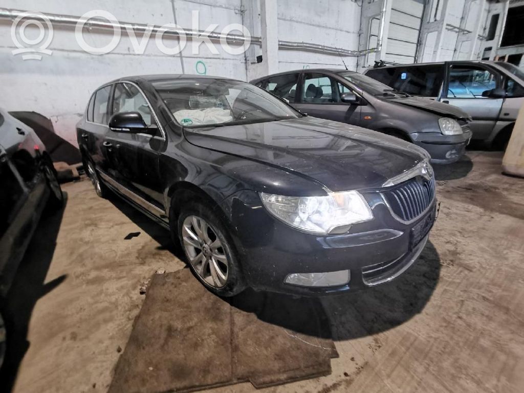 Superb B6 (3T) Superb  8622857