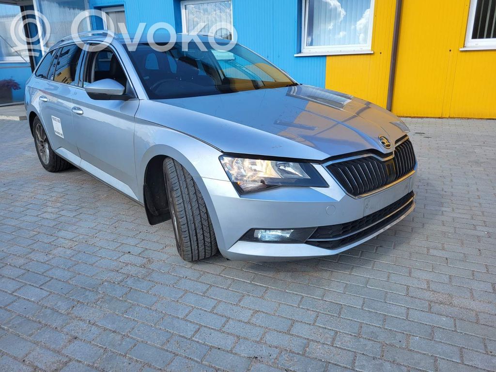 Superb B8 (3V) Superb  DCX