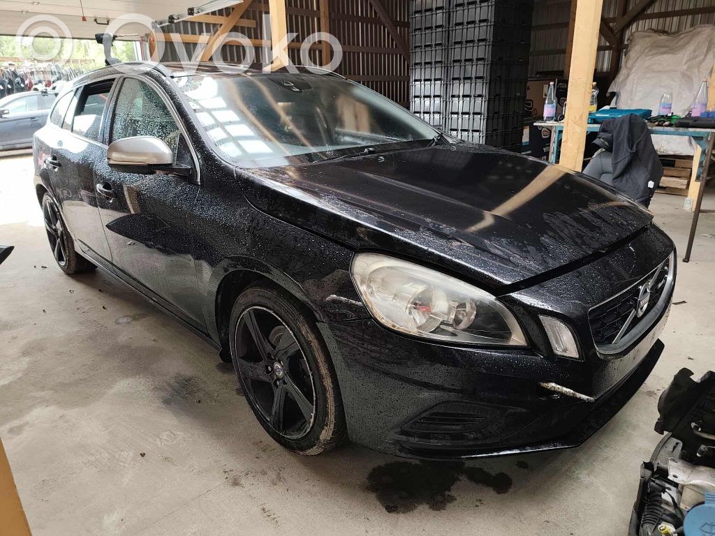 V60 V60, V60 Cross Country  30659475