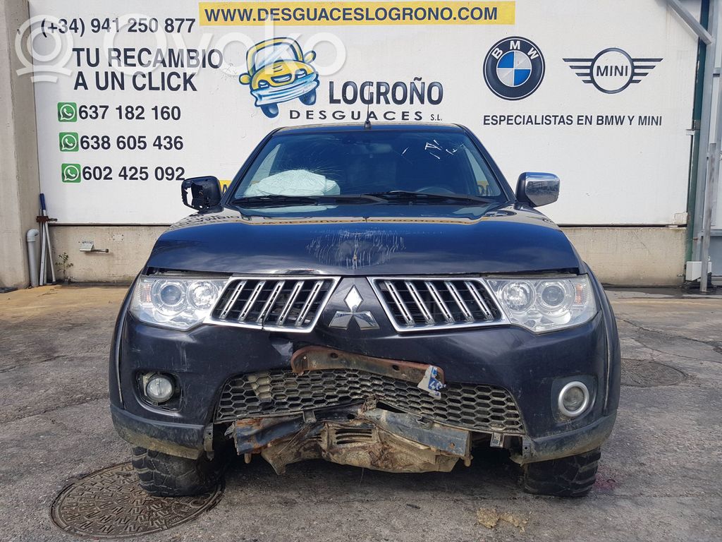 L200 L200, L300, L400 Space Gear  1860B701