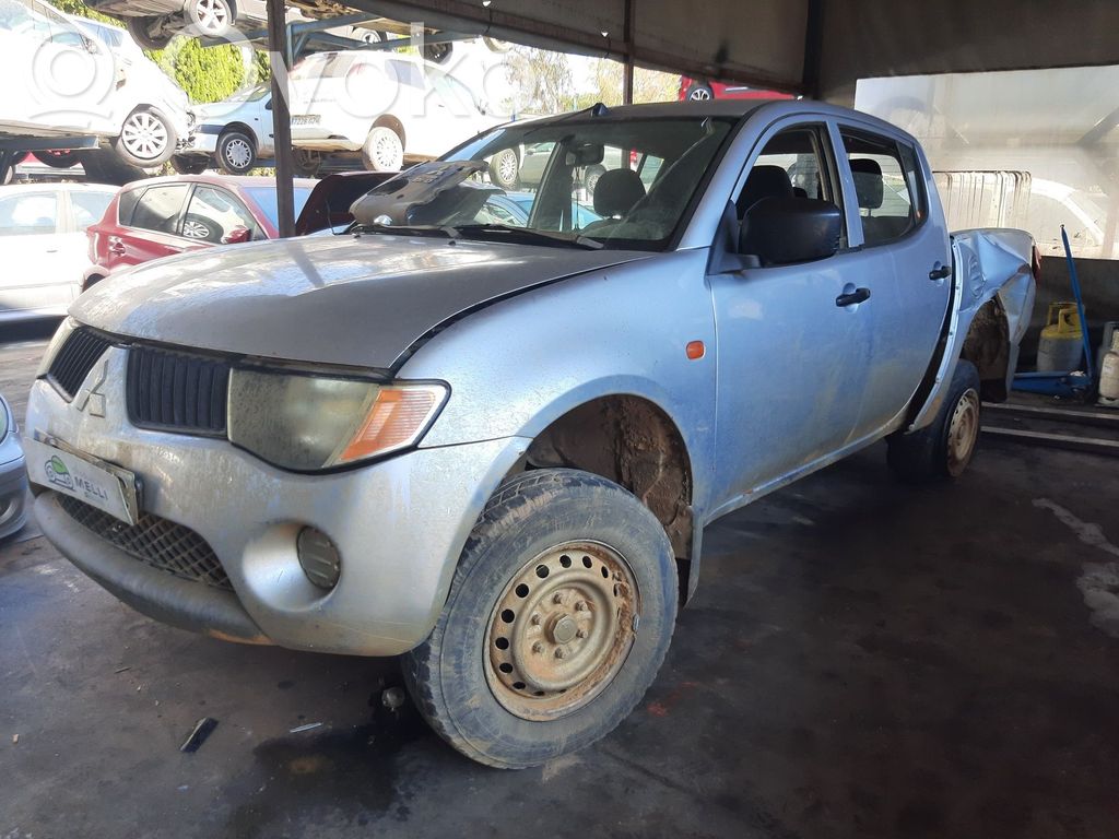 L200 L200, L300, L400 Space Gear  4010A117