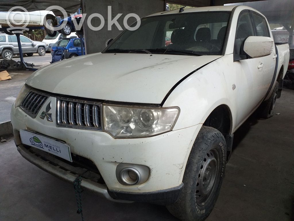 L200 L200, L300, L400 Space Gear  8011B017XA