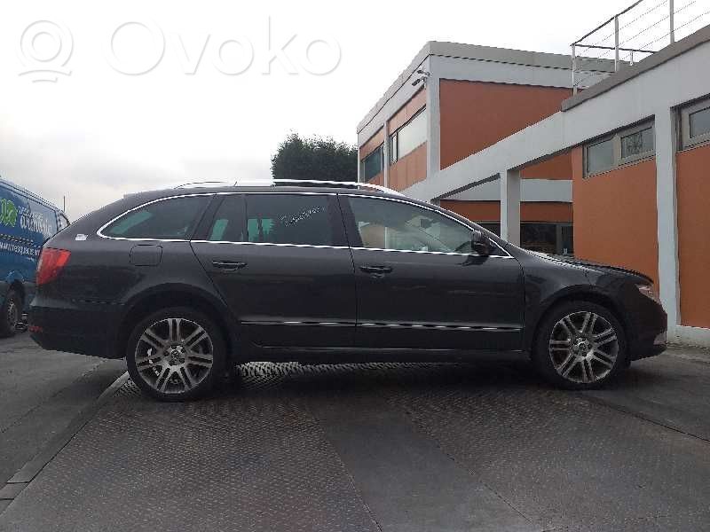 Superb B6 (3T) Superb  06F903023P