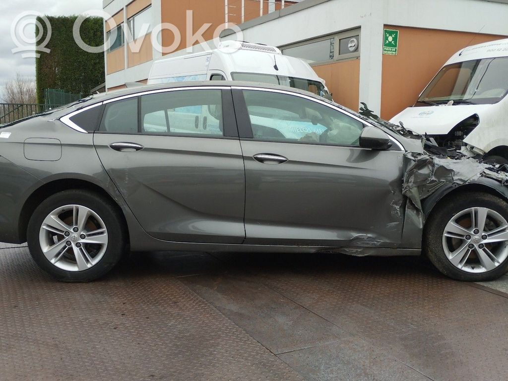 Insignia A Insignia  84129136