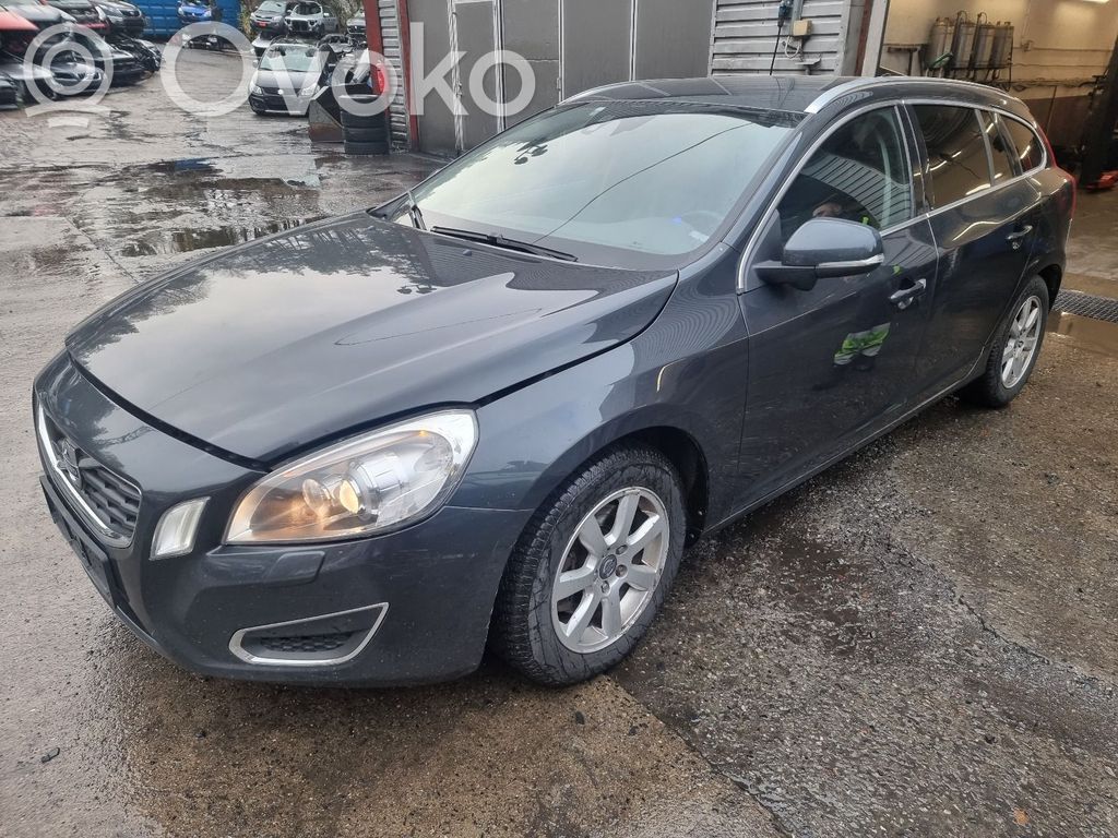 V60 V60, V60 Cross Country  30659131