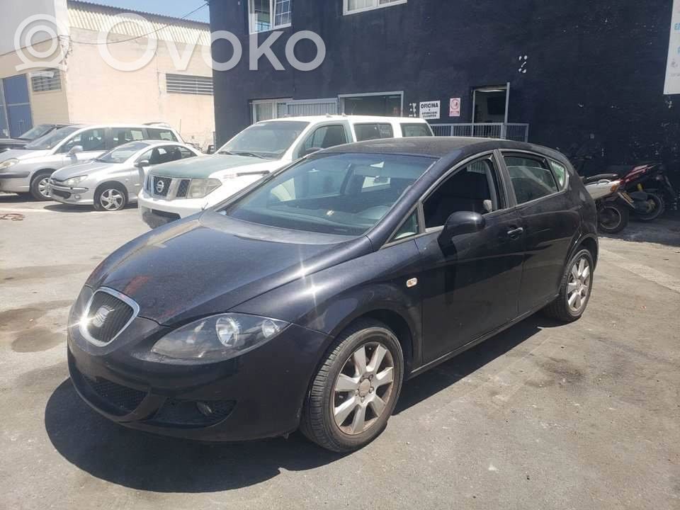 Leon (1P) Leon  8J0711303A