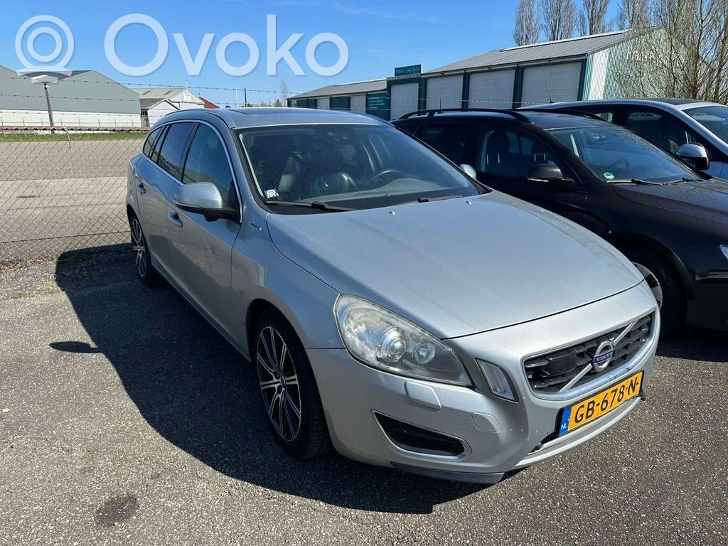 V60 V60, V60 Cross Country  31316875
