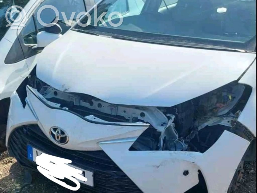 Yaris Yaris  689600W641