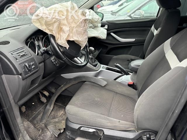 Kuga I Kuga  1746975