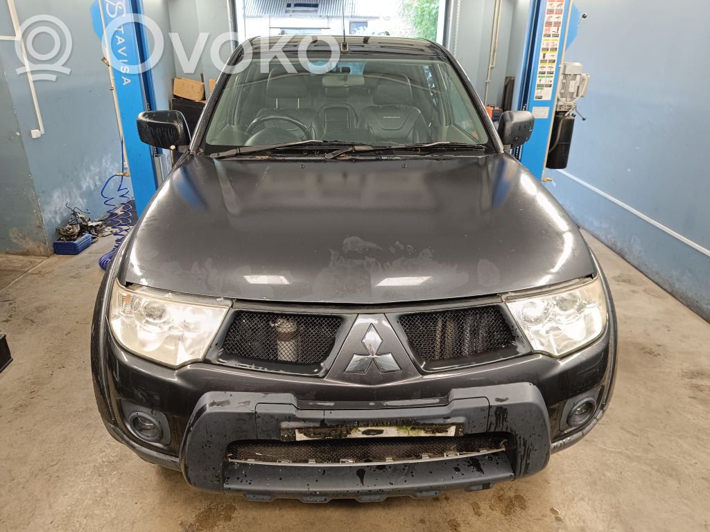 L200 L200, L300, L400 Space Gear  MR992713