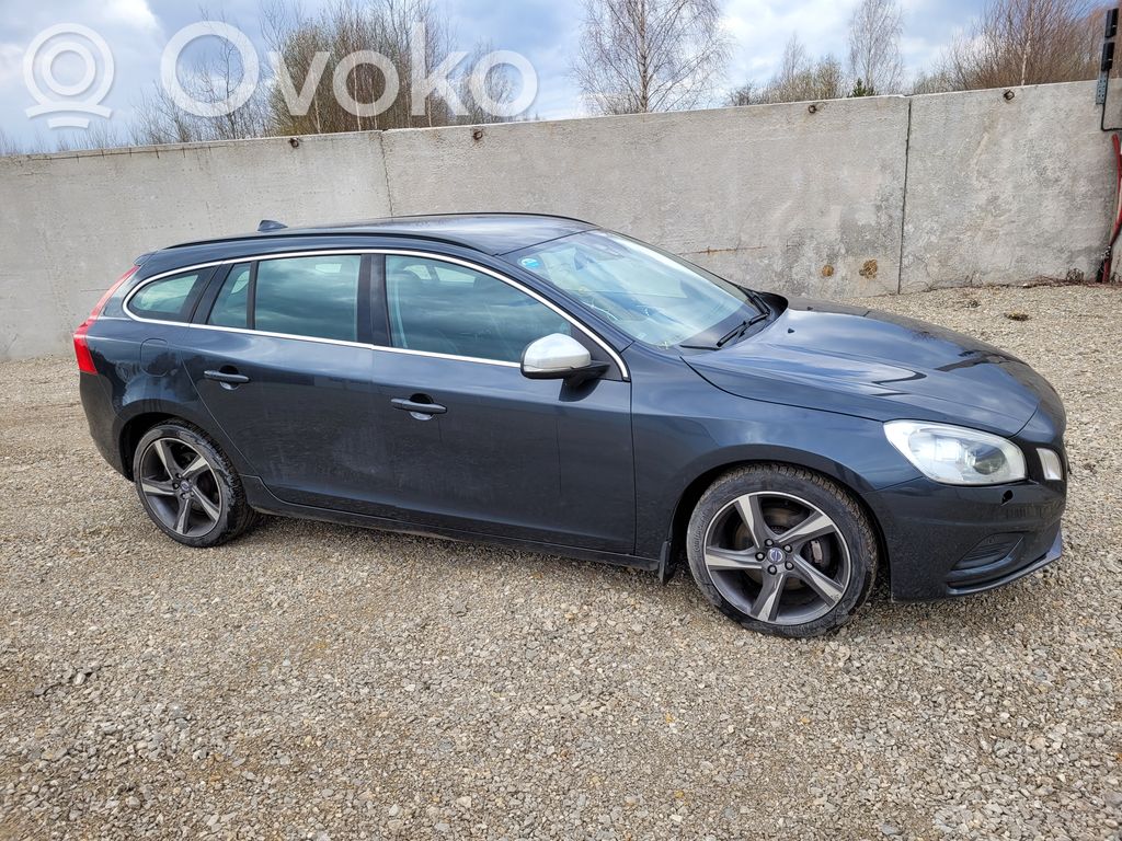 V60 V60, V60 Cross Country  31341456