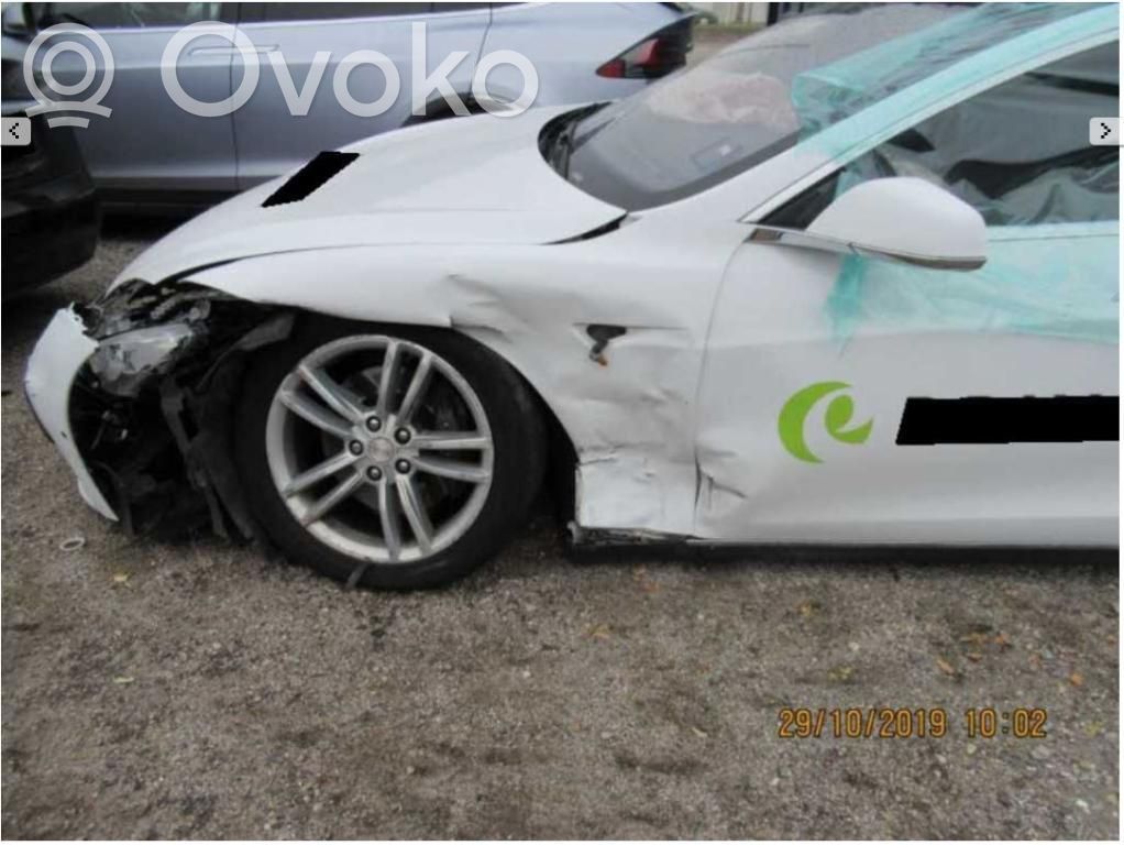 Model S Tesla Model S  100479300D