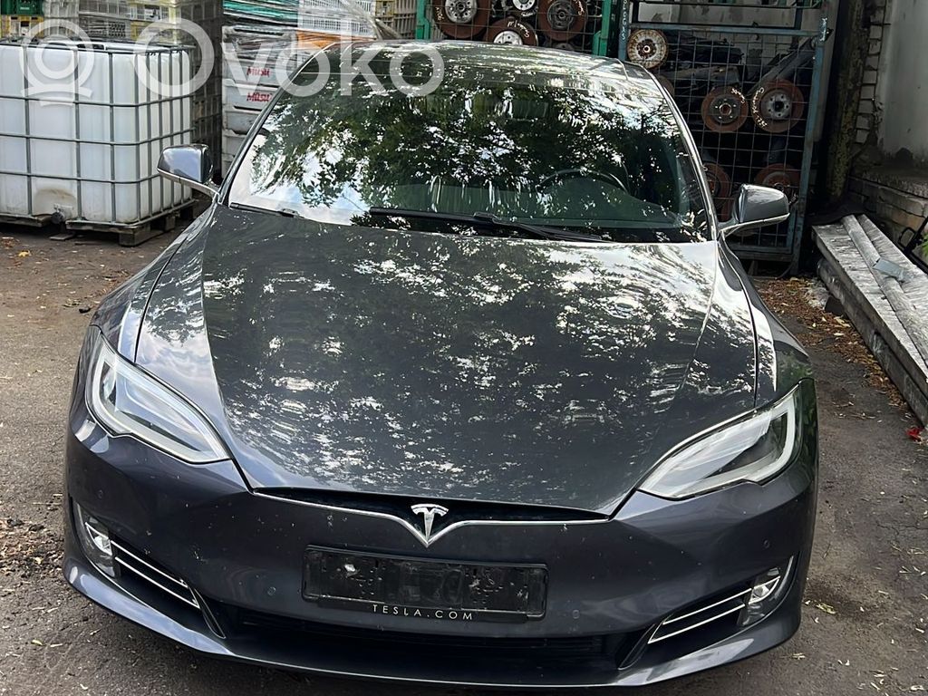 Model S Tesla Model S  100771900C
