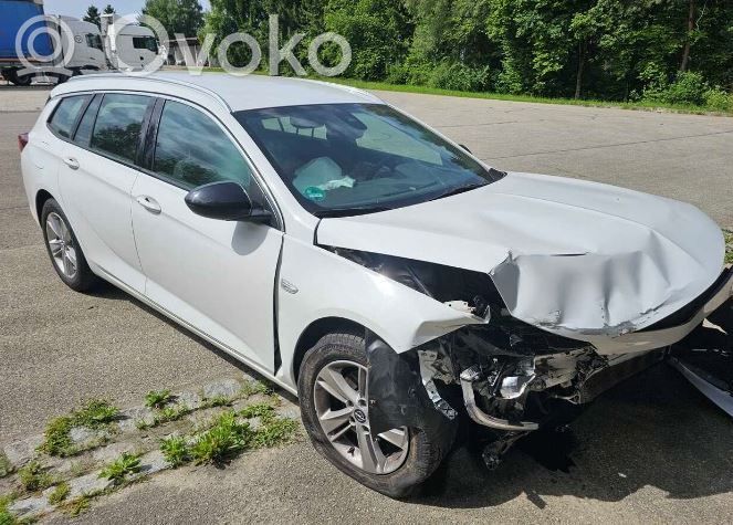 Insignia B Insignia  YR00134080