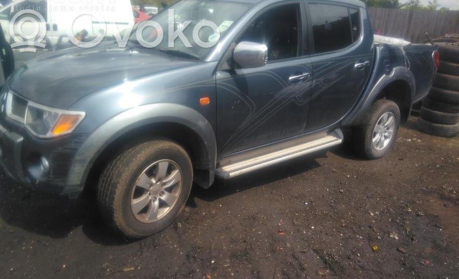 L200 L200, L300, L400 Space Gear  MR992670
