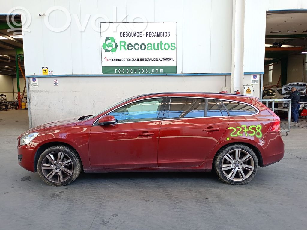 V60 V60, V60 Cross Country  30751138