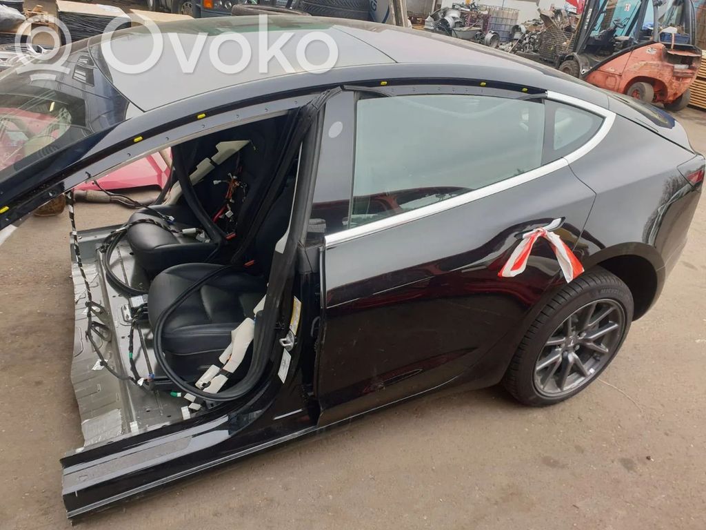 Model 3 Tesla Model 3  P104437903F