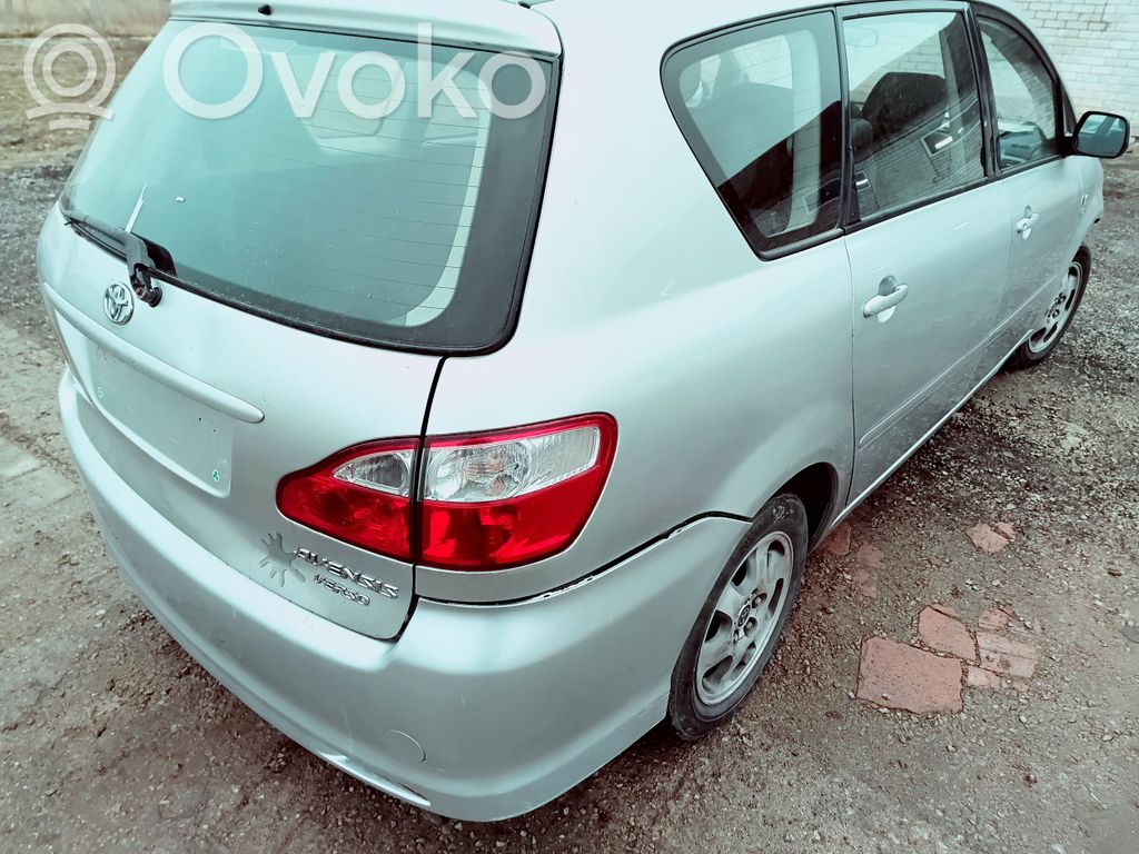 Avensis Verso Avensis Verso  8826332070