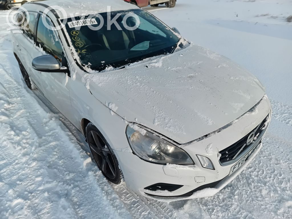V60 V60, V60 Cross Country  DOT459AS2M532