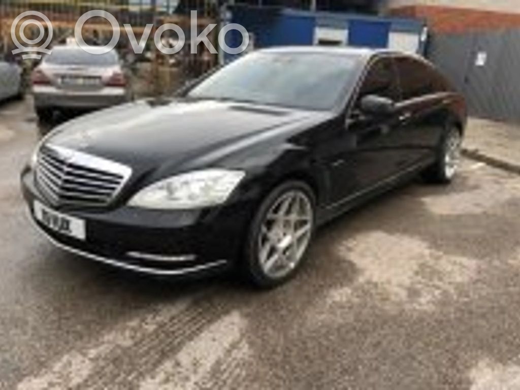 S W221 S-class, AMG (W126, W140, W220, W221, W222)