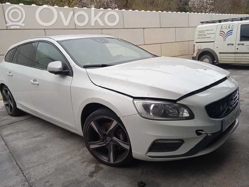 V60 V60, V60 Cross Country  31457729