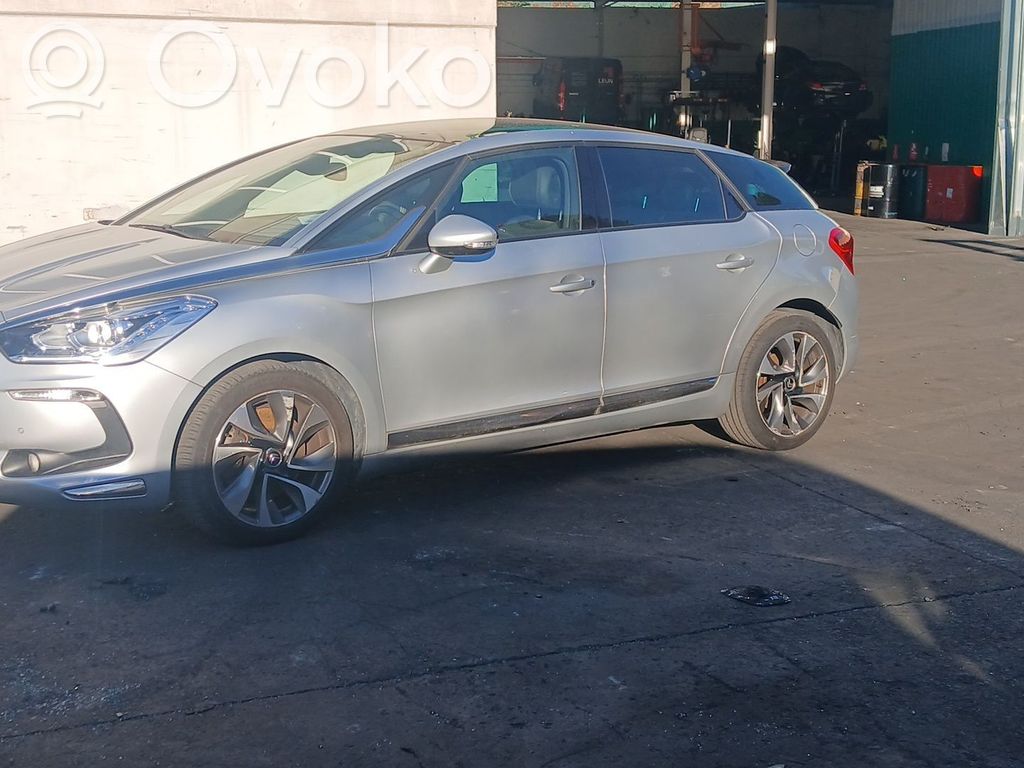 DS5 DS5  TG15C189