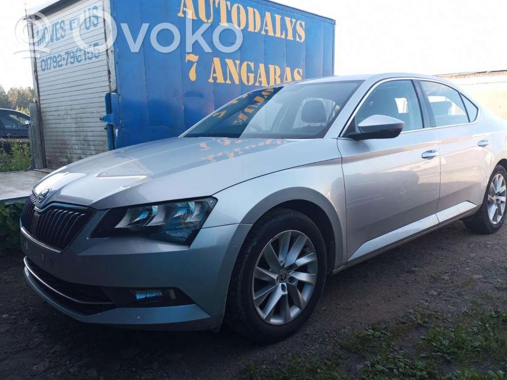 Superb B8 (3V) Superb  3V0907451B