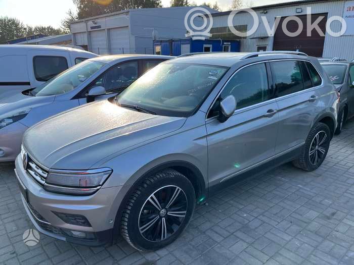 Come Cambiare Dischi Freno Della Parte Anteriore Su VW TIGUAN AD1 Guida Alla Sostituzione 28602 - Foto 9