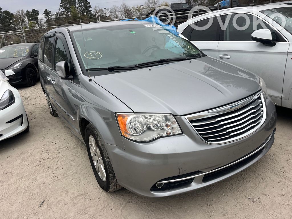Town & Country V Town & Country  T00QR2412A0647