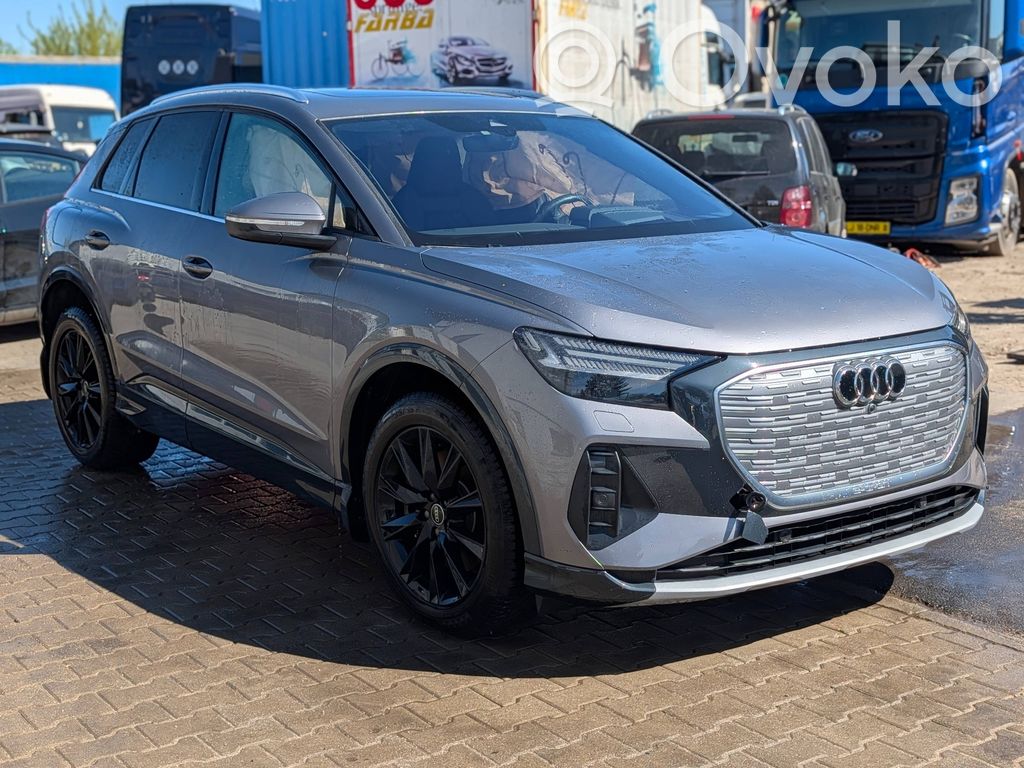 Q4 e-tron Q4 e-tron  XXX