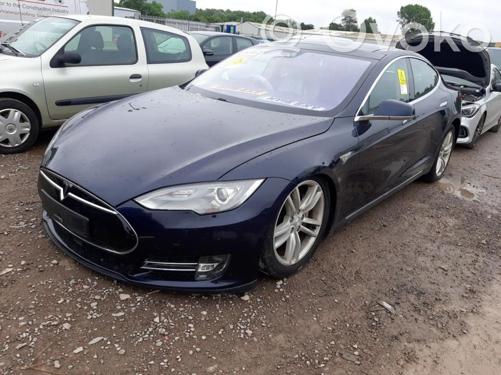 Model S Tesla Model S  A1648201310