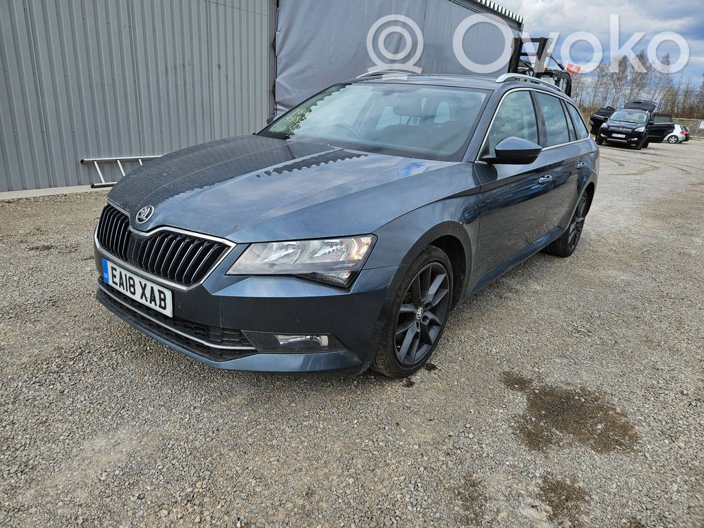 Superb B8 (3V) Superb  CUN