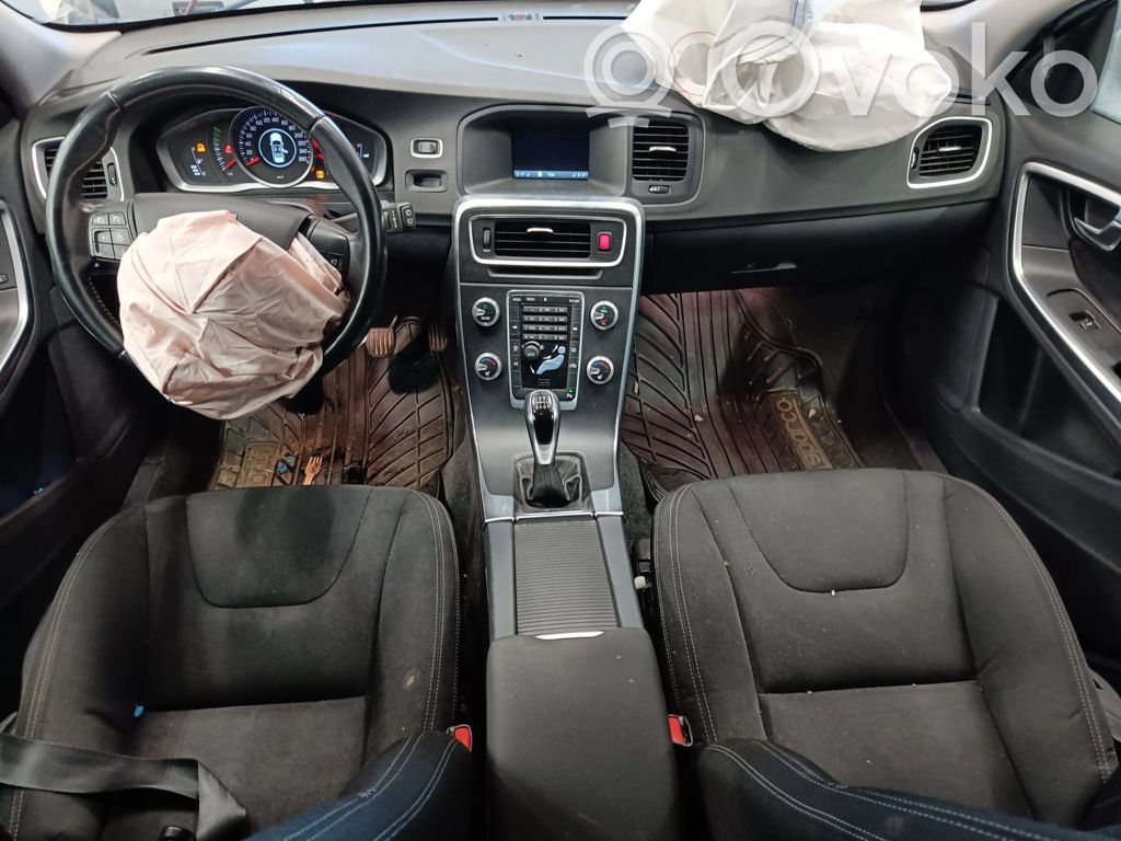V60 V60, V60 Cross Country  31341171