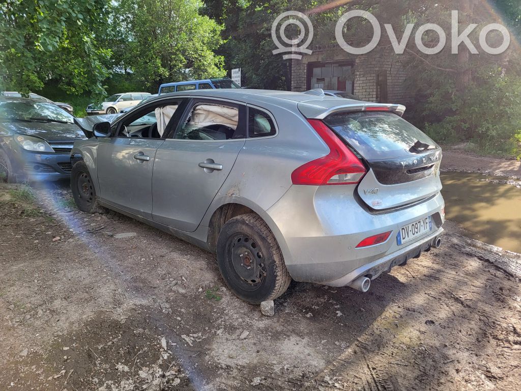 V40 S40, V40  P31400643