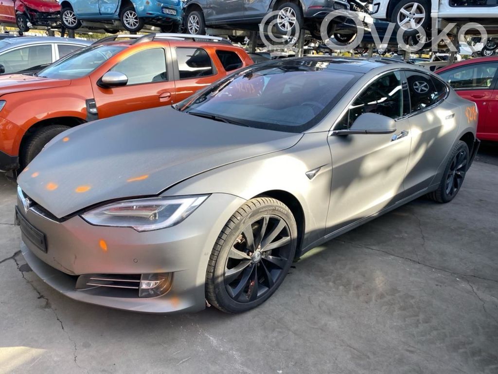 Model S Tesla Model S  104270301G