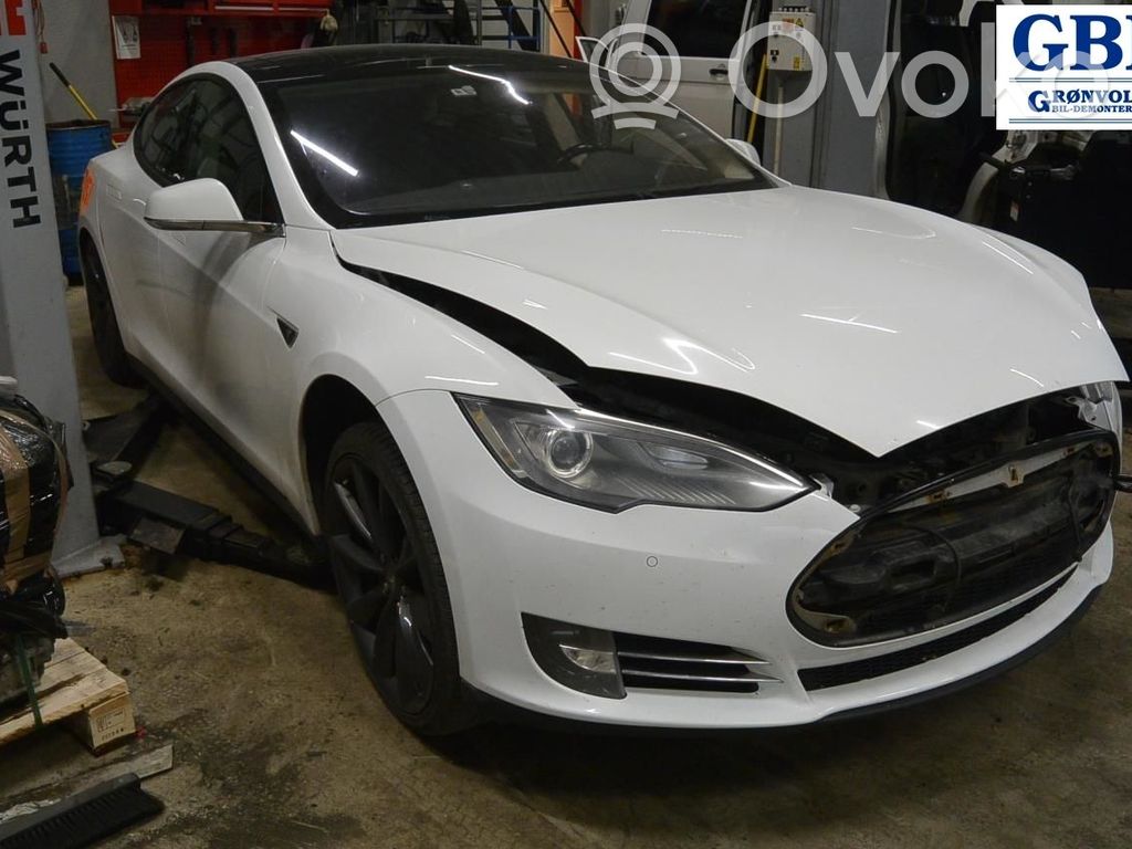 Model S Tesla Model S  102401800A