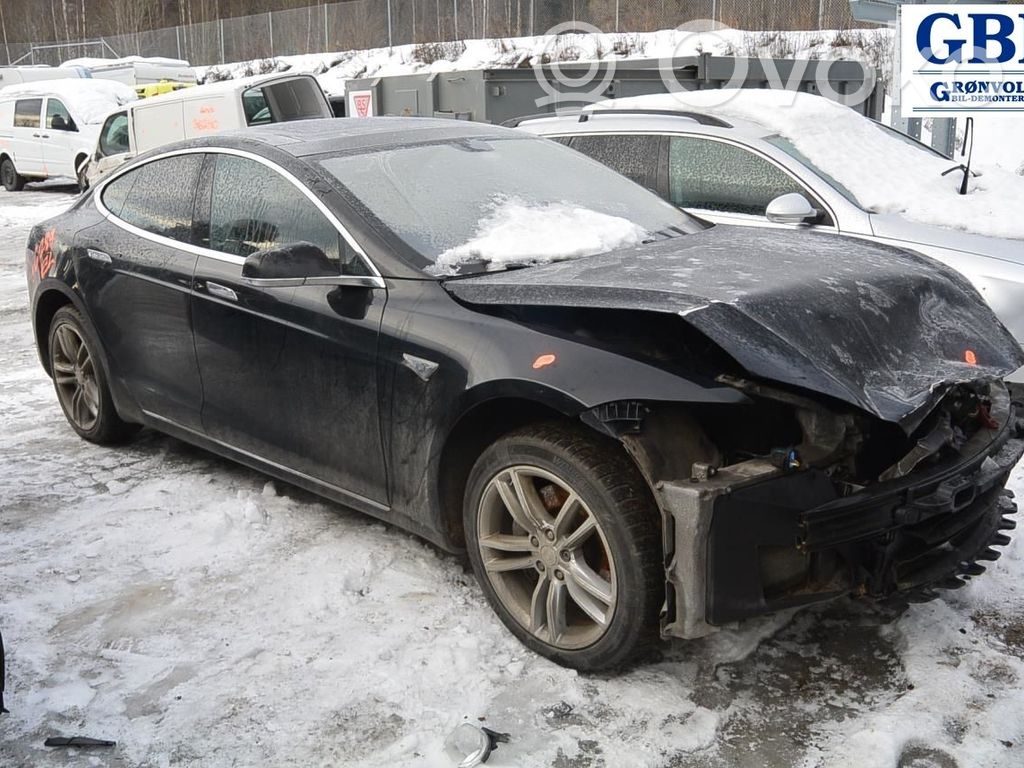Model S Tesla Model S  102866500B