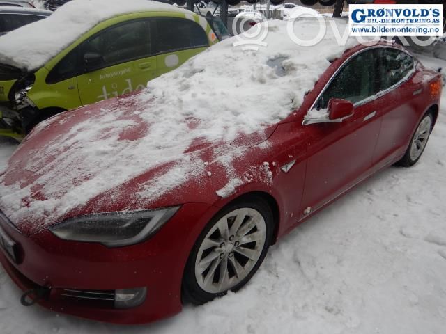 Model S Tesla Model S  100310100E