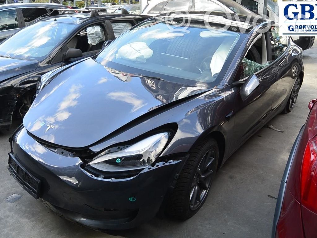 Model 3 Tesla Model 3  104431100E