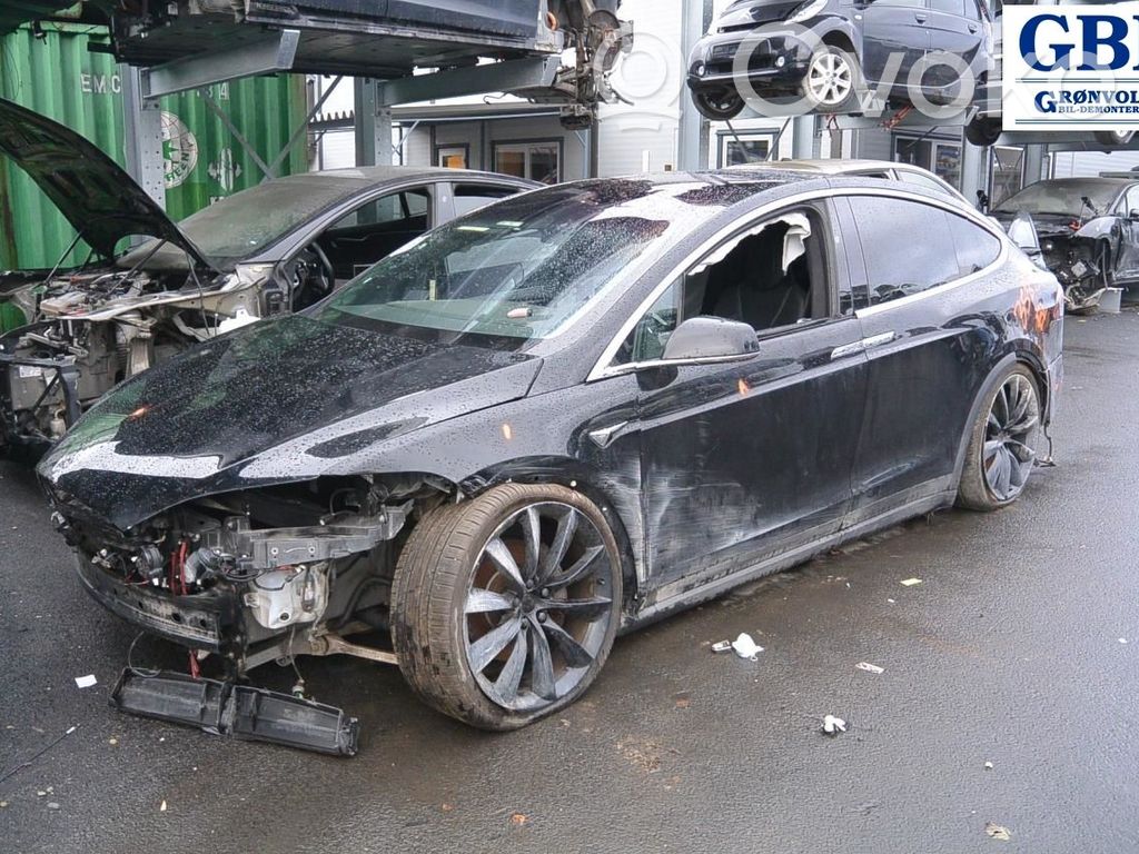 Model X Tesla Model X  106910400C