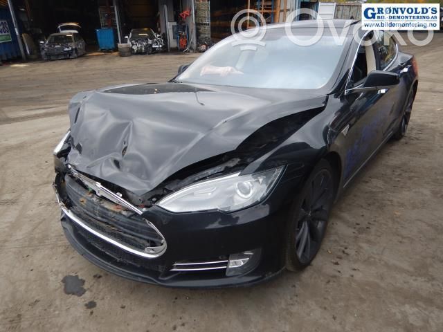 Model S Tesla Model S  102142000A