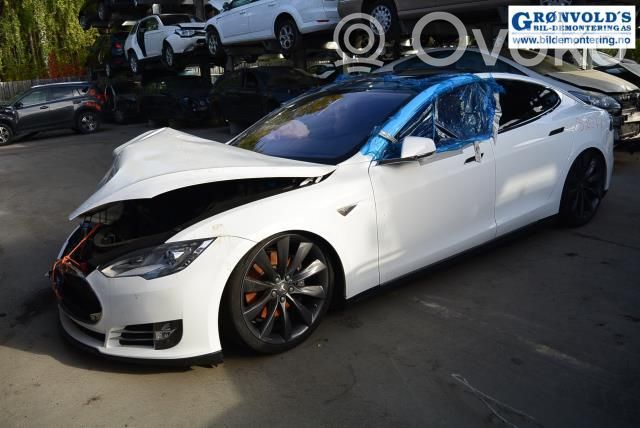 Model S Tesla Model S  102142000A