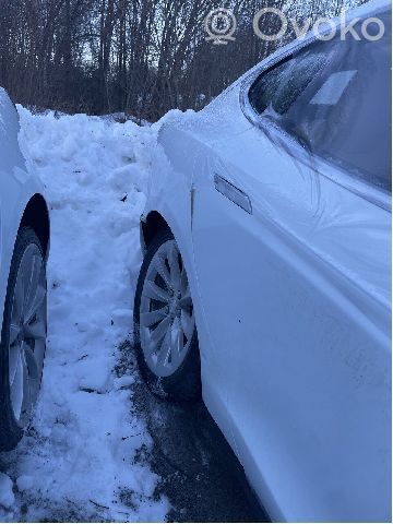 Model S Tesla Model S  104847300A