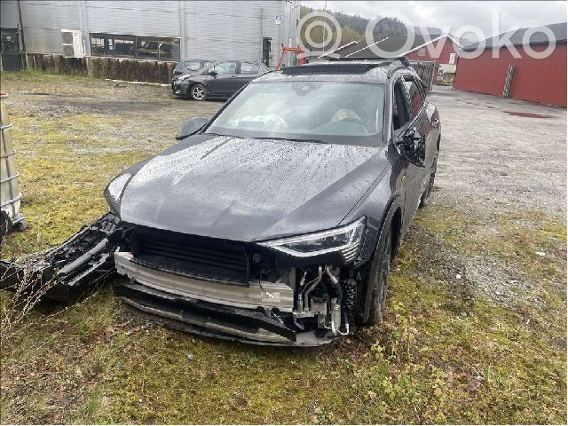 e-tron e-tron  8W0907383C