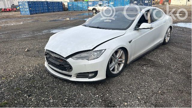 Model S Tesla Model S  145887300B