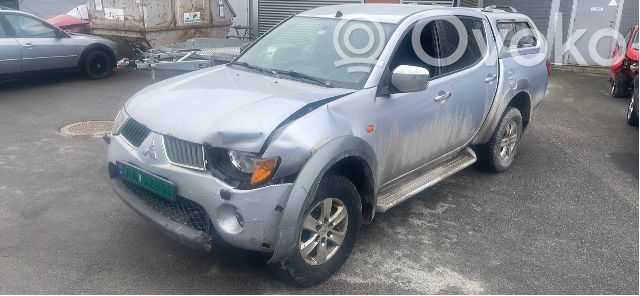 L200 L200, L300, L400 Space Gear  1860A550